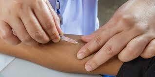 મહિલા રોગોના આરોગ્ય નિષ્ણાતોના જણાવ્યા અનુસાર ટીબીનો ચેપ મહિલાઓની ફેલોપિયન ટ્યુબ દ્વારા ગર્ભાશય સુધી પહોંચે છે. ટીબીનો ચેપ મહિલાઓના જનનાંગોના બાહ્ય ભાગો દ્વારા અંડાશય અને સર્વિક્સ સુધી પણ પહોંચે છે.