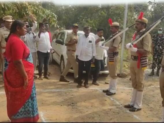 Minister Seethakka Receives Protocol Salute: నక్సలైట్ గా మొదలై, మంత్రిగా సెల్యూట్ అందుకునే దాకా..!