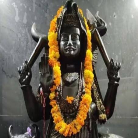 કર્કઃ- વર્ષ 2024માં કર્ક રાશિના જાતકોને શનિ ખૂબ જ સકારાત્મક પરિણામ આપવા જઈ રહ્યો છે. આ રાશિના લોકોને દરેક કામમાં સફળતા મળશે. આ રાશિના લોકોની આર્થિક સ્થિતિ મજબૂત રહેશે. તમે વ્યવસાયમાં વધુ સારું પ્રદર્શન કરશો. આ રાશિના લોકોને વિદેશ જવાની તક પણ મળી શકે છે.