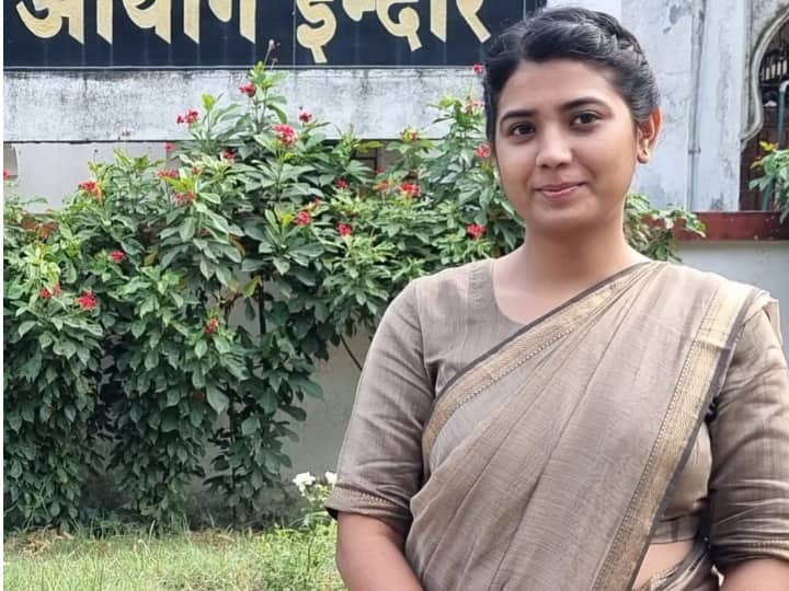 MPPSC News: IT कंपनियों का ऑफर छोड़ घर पर ही की तैयारी, जबलपुर की बेटी ने पहले प्रयास में क्लियर की MPPSC, बनीं डिप्टी कलेक्टर Driver's daughter becomes Deputy Collector in Madhya Pradesh, gets sixth rank in top-10 in first attempt MPPSC 2019 Ann MPPSC News: IT कंपनियों का ऑफर छोड़ घर पर ही की तैयारी, जबलपुर की बेटी ने पहले प्रयास में क्लियर की MPPSC, बनीं डिप्टी कलेक्टर