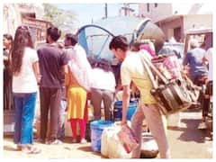 अंबिकापुर में जल संकट से जूझ रहे हैं लोग, टैंकर के लिए भी करना पड़ रहा घंटों इंतजार