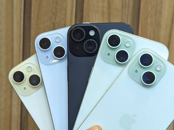एप्पल ने iPhone 15 को कुछ महीने पहले बाजार में लॉन्च किया था. इसकी कीमत 128GB के लिए 79,990 रुपये है. इसमें आपको ड्यूल कैमरा सेटअप और यूएसबी टाइप-सी चार्जिंग पोर्ट मिलता है.