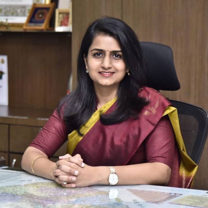কঠোর পরিশ্রমে মাত্র ২৩ বছরেই দেশের অন্যতম কঠিন প্রতিযোগিতামূলক পরীক্ষা UPSC উত্তীর্ণ হন নয়াদিল্লির সৌম্যা শর্মা। ছবি- সৌম্যার ইনস্টাগ্রাম