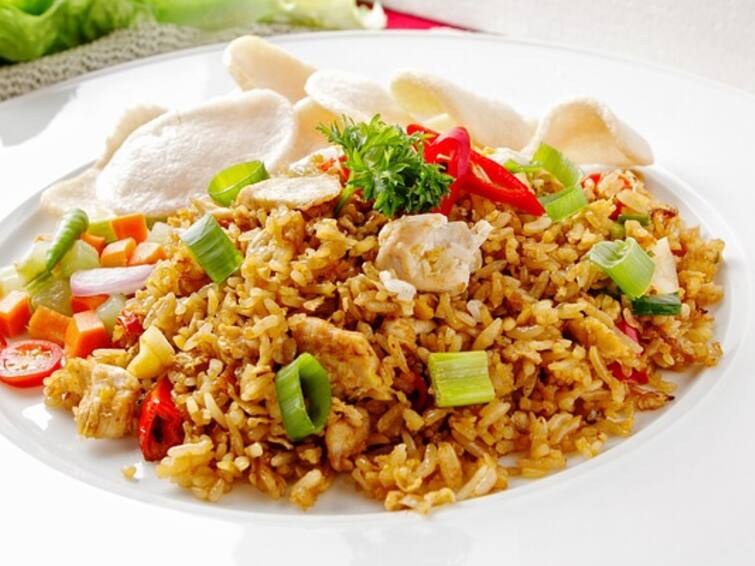 malasian fried rice recipe procedure know here மலேசியன் ஃப்ரைட் ரைஸ்! இந்த மாதிரி செய்து பாருங்க சுவை சூப்பரா இருக்கும்!