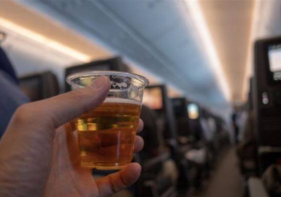 ਤੁਸੀਂ ਇਸ ਦੀ ਪੂਰੀ ਸੂਚੀ ਦੇਖੋਗੇ ਕਿ ਕਿਹੜੀਆਂ ਚੀਜ਼ਾਂ ਫਲਾਈਟ ਵਿੱਚ ਲਈਆਂ ਜਾ ਸਕਦੀਆਂ ਹਨ ਅਤੇ ਕਿਹੜੀਆਂ ਹਵਾਈ ਅੱਡੇ 'ਤੇ ਹੀ ਨਹੀਂ ਲਈਆਂ ਜਾ ਸਕਦੀਆਂ।