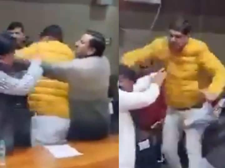 Viral Video Kicks, punches thrown at civic body meet in UP కార్పొరేషన్ మీటింగ్‌లో కుస్తీ, సభ్యుల పిడిగుద్దులు - కుర్చీ ఎక్కి ఒకరిపై ఒకరు దాడి