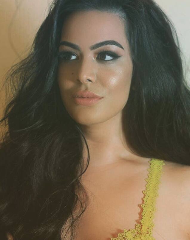 उनके इस शानदार ट्रांसफॉर्मेशन ने सभी को हैरान कर दिया है. सभी को संजय दत्त की बेटी का ये ट्रांसफॉर्मेशन खूब पसंद आ रहा है.