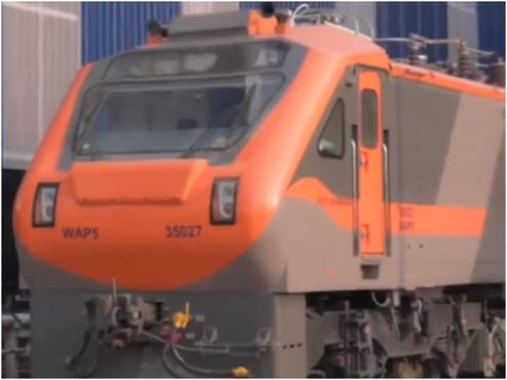 दूसरी अमृत भारत एक्सप्रेस मालदा टाउन से सर एम. विश्वेश्वरैया टर्मिनस (बेंगलुरु) के बीच चलेगी. दोनों को शनिवार को हरी झंडी दिखाई जाएगी.