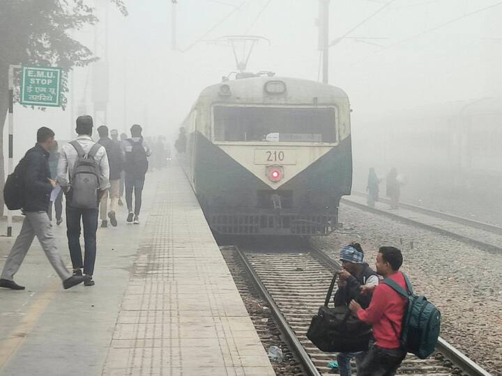 Delhi Weather Winter Update Trains Delayed 58 Flights Diverted IGI Airport As Dense Layer Of Fog Engulfs Delhi Trains Delayed, 58 Flights Diverted As Dense Layer Of Fog Reduces Visibility In Delhi