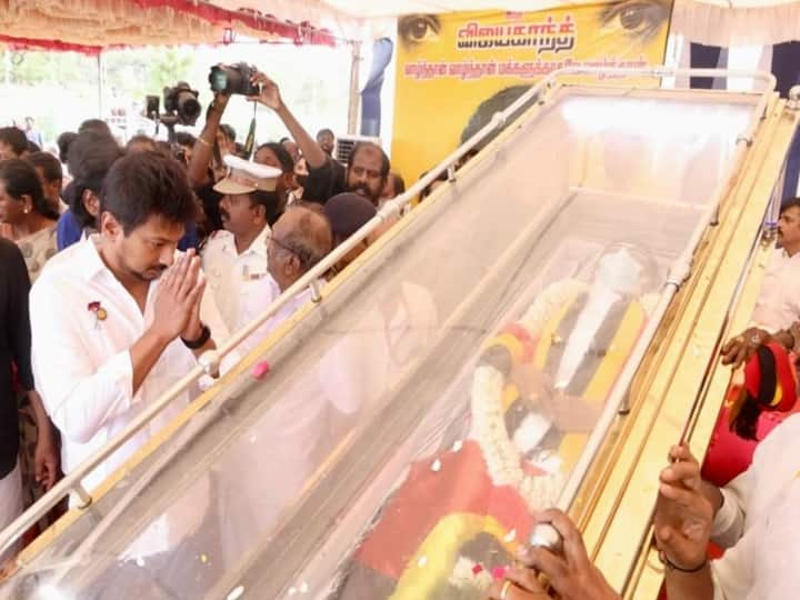 minister udhayanithi stalin pay tribute captain vijayakanth funeral RIP Vijayakanth: 