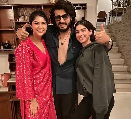 અંશુલા કપૂર ભલે એક્ટિંગની દુનિયામાં એક્ટિવ ન હોય પરંતુ તે સોશિયલ મીડિયા પર ઘણી એક્ટિવ છે. આજે અંશુલા 33 વર્ષની છે. આવી સ્થિતિમાં અમે તમને તેમની લક્ઝરી લાઈફનો પરિચય કરાવી રહ્યા છીએ.