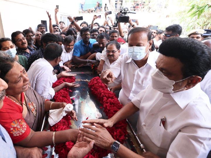 RIP Vijayakanth Photos: நெஞ்சை உலுக்கும் விஜயகாந்தின் கடைசி நிமிடங்கள்.. துயரத்தில் ஆழ்த்தும் புகைப்படங்கள்