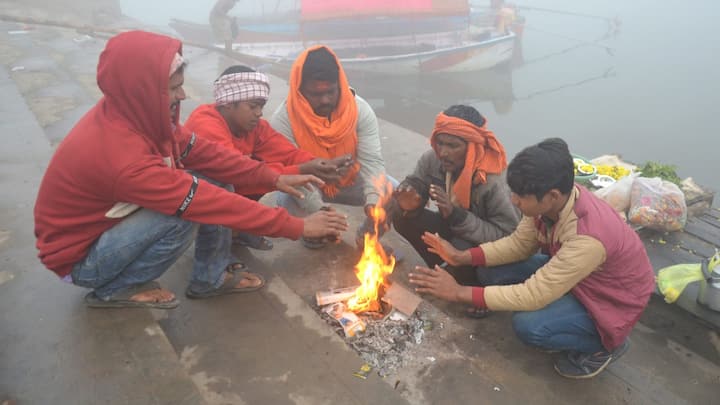 সকালে ও সন্ধ্যায় হালকা শীতের আমেজ থাকলেও দিনের বেলায় শীত কার্যত উধাও হয়ে গিয়েছে।