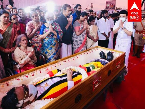 MK Stalin tribute to Vijayakanth - கேப்டனுக்கு இறுதி மரியாதை செலுத்திய முதல்வர்!கலங்கி நின்ற பிரேமலதா