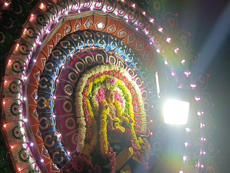 Tirupattur news Wearing golden robes at Dharma Shasta Ayyappa Swami Temple near Ambur - TNN ஆம்பூர் அருகே தர்ம சாஸ்தா ஐயப்ப சாமி ஆலயத்தில் தங்க அங்கி அணிவிப்பு