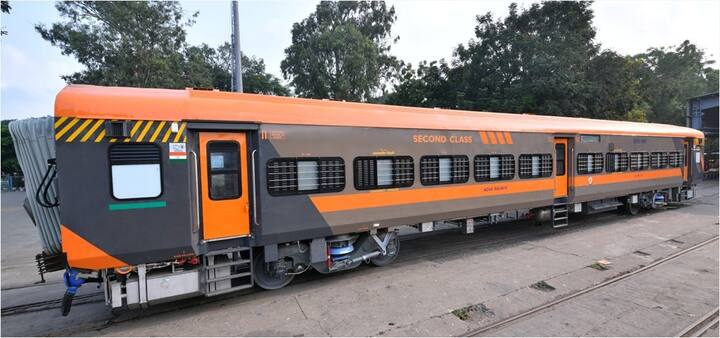 एक्सप्रेसमध्ये 12 स्लीपर नॉन एसी कोच, आठ जनरल कोच, आणि दोन कोच असणार आहेत.