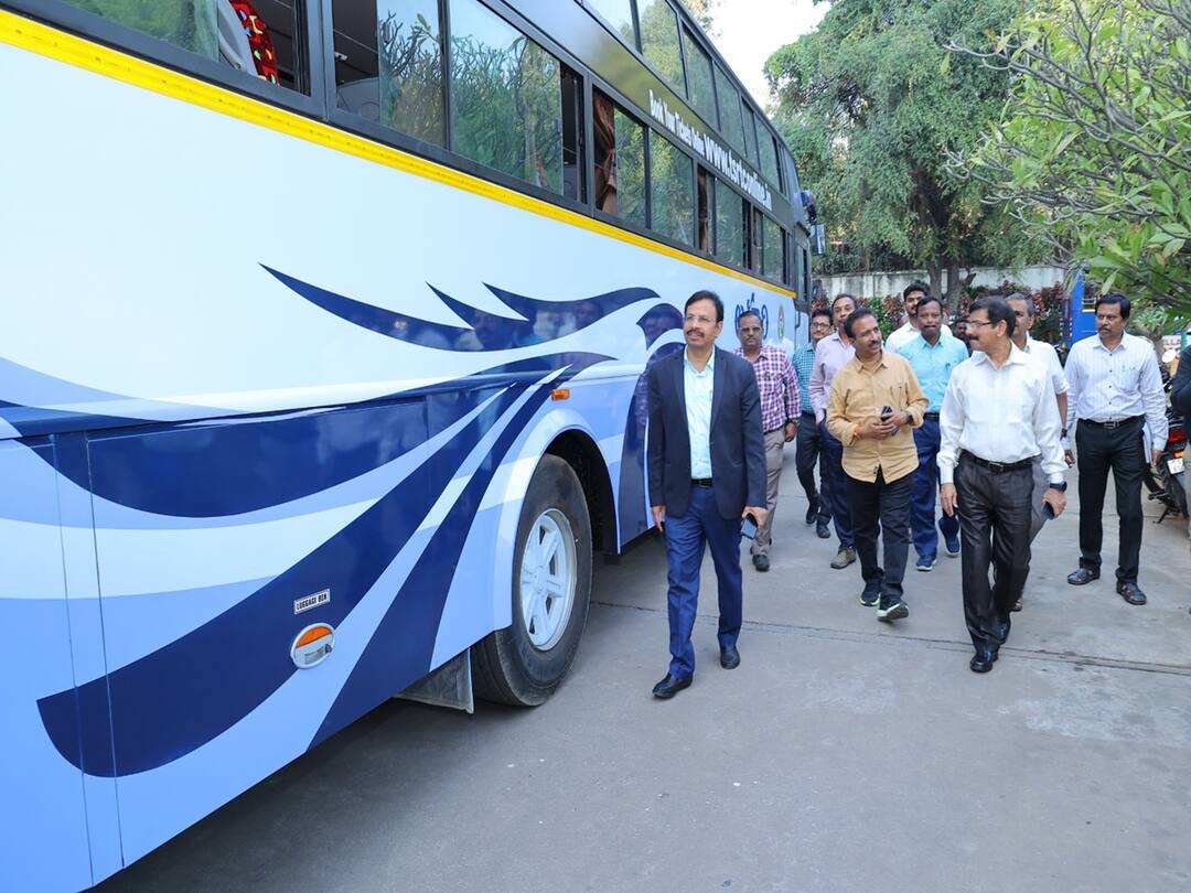 Telangana New buses into TSRTC Fleet These are special features starts from tomorrow hyderabad TSRTC New Buses: ఆర్టీసీలో కొత్త బస్సులు వచ్చేస్తున్నాయ్! వాటిలో స్పెషల్ ఇదే - రేపే ప్రారంభం