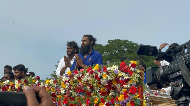 மக்களின் புகழ் பெற்ற நடிகர் மற்றும் அரசியல் தலைவரான கேப்டன் விஜயகாந்த் நேற்று மறைந்தார்.
