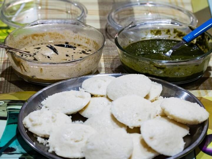 காலையில் சிரீயல் போன்ற குளிர்ச்சியான உணவை சாப்பிடாமல் வெதுவெதுப்பாக சமைக்கப்பட்ட உணவுகளை உண்ணுங்கள்.
