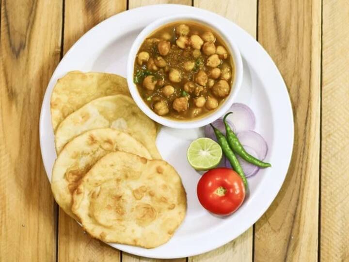 உங்கள் இரவு சாப்பாட்டை இரவு 7.30 மணிக்கு முன் முடித்து கொள்ளுங்கள். அதன் பிறகு நொறுக்கு தீனிகளை உண்ண வேண்டாம்.