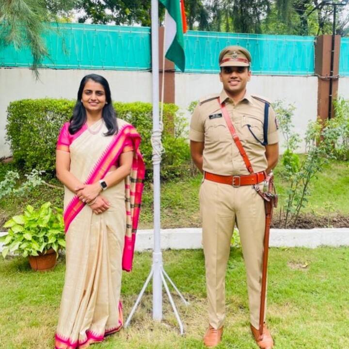 ১১ বছর বয়স থেকেই তাঁর শ্রবণশক্তি নষ্ট হতে শুরু করেছিল। তারপর ধীরে ধীরে ১৬ বছর বয়সে সম্পূর্ণভাবে বধিরতা গ্রাস করে তাঁকে। ছবি- সৌম্যার ইনস্টাগ্রাম