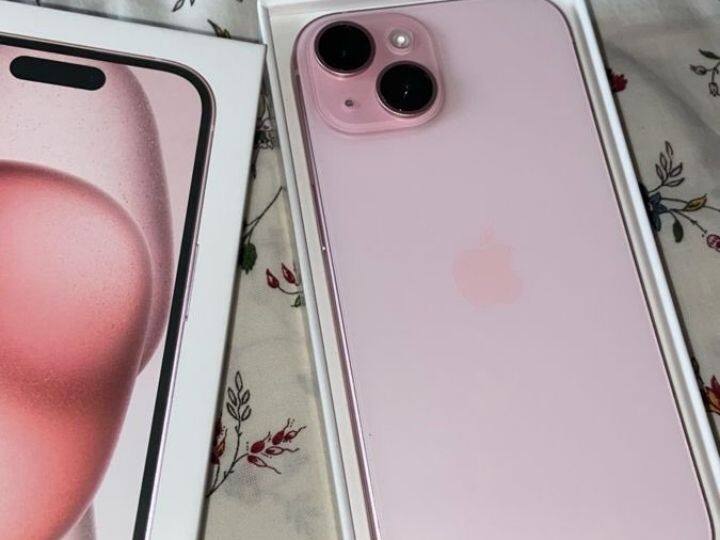 अमेजन पर इस स्मार्टफोन के 128GB मॉडल को पहली बार सस्ते में बेचा जा रहा है. कंपनी बिना बैंक डिस्काउंट और कूपन लगाए iPhone 15 को सिर्फ 74,990 रुपये में दे रही है. ऐसा पहली बार है जब बिना किसी बैंक डिस्काउंट और कूपन के ये मॉडल इतने सस्ते में सभी को मिल रहा है. इसके अतरिक्त एक्सचेंज ऑफर का भी लाभ दिया जा रहा है.