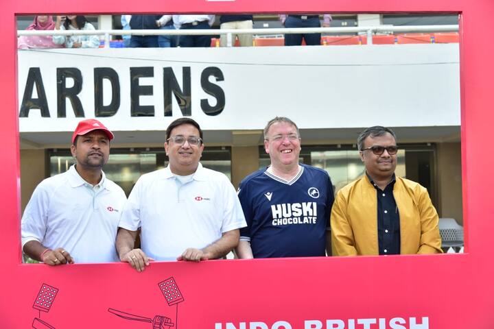 ভারত এবং ব্রিটেনের সাংস্কৃতিক বিনিময়, দুই দেশের সমসাময়িক ইতিহাস এবং সম্পর্কের বিষয় উঠে আসে এদিনের আলোচনায়।