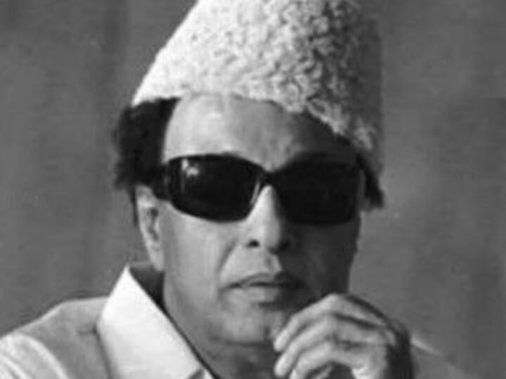 முன்னாள் முதலமைச்சர் எம்.ஜி.ராமசந்திரன் அவர்கள் 1987 ஆம் ஆண்டு டிசம்பர் 24 ஆம் தேதி மறைந்தார்.