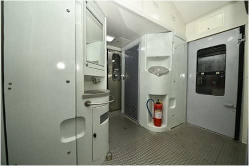 पंतप्रधान नरेंद्र मोदी यांचा मजूर आणि कामगार वर्गासाठी हा ड्रीम प्रोजेक्ट आहे. ताशी 130 च्या वेगाने ही गाडी धावेल.