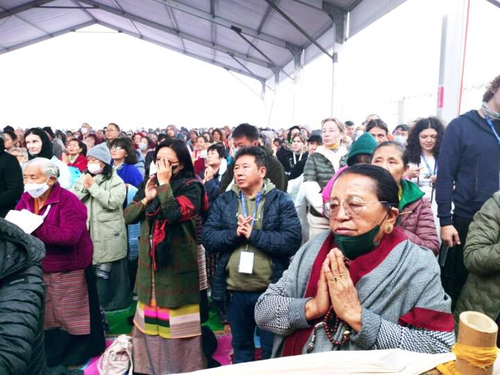 श्रद्धालुओं के लिए एक लाख वर्ग फीट में जर्मन हैंगर पंडाल बनाया गया है. सुविधाओं का पूरा ख्याल रखा गया है.