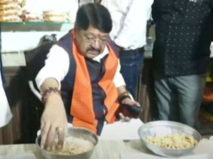 Kailash Vijayvargiya seen in a different style after resigning from the post of National General Secretary Ann MP News: राष्ट्रीय महासचिव पद से इस्तीफा देने के बाद जुदा अंदाज़ में दिखे कैलाश विजयवर्गीय, नमकीन चखते हुए कही ये बात