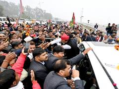 In Pics: लोकसभा चुनाव से पहले आजमगढ़ पहुंचे अखिलेश यादव, सपा कार्यकर्ताओं ने किया स्वागत, देखें तस्वीरें