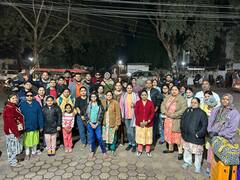 ट्रॅव्हल एजन्सीने हात वर केले, रायगडचे भाविक नेपाळमध्ये अडकले, फडणवीसांच्या एका मेसेजने 58 प्रवासी सुखरुप परतले!