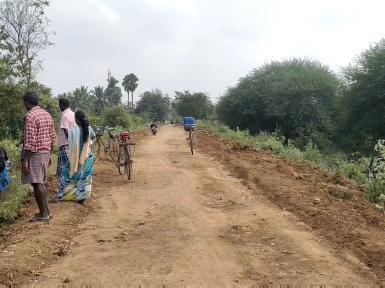 Tirupattur driver lost control and fell under the wheel of the tractor near Ambur - TNN டிராக்டர் சக்கரத்தில் சிக்கி ஓட்டுநர் உயிரிழப்பு - ஆம்பூர் அருகே சோகம்