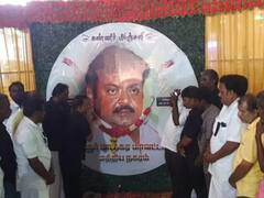 மறைந்த விஜயகாந்த் அவர்களுக்கு கரூர்  தே.மு.தி.க  சார்பில் அஞ்சலி