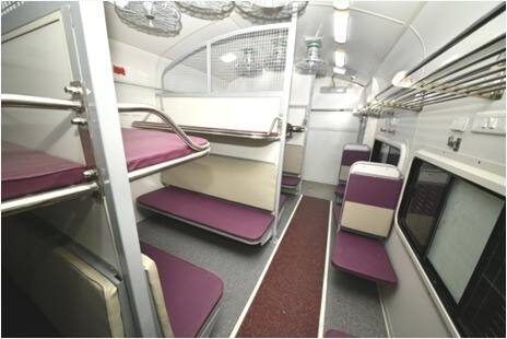 वंदे भारतच्या धर्तीवर बनवण्यात आलेली ही सर्वसामान्य प्रवाशांसाठी असलेली सुपरफास्ट नॉन एसी एक्सप्रेस आहे.