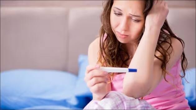 Infertility Problems: બાળક ન હોવું એટલે વંધ્યત્વની સ્થિતિ કયારેક દંપતિને અધુરપનો અહેસાસ કરાવે છે. હાલમાં જ એક એવી બીમારી વિશે જાણવા મળ્યું છે, જેના કારણે મહિલાઓમાં સંતાન ન થવાની સમસ્યા વધી રહી છે.