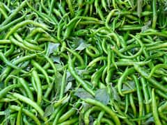 Pakistan Vegetable Praice : पाकिस्तानमधील भाज्यांचे दर एकूण  तुम्ह्लाही धक्का बसेल; 1 किलो भेंडीचा भाव 450 रुपयांच्या पुढे