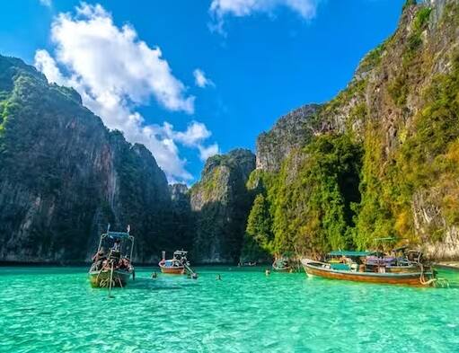 80 વર્ષ સુધીના મુસાફરો માટે પેકેજમાં ટ્રાવેલ વીમાની સુવિધા પણ ઉપલબ્ધ છે. પેકેજમાં તમને પટાયા અને બેંગકોકના ઘણા પ્રખ્યાત પર્યટન સ્થળોની મુલાકાત લેવાની તક મળી રહી છે.