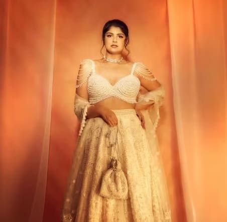 એક રિપોર્ટ અનુસાર, અંશુલા કપૂરની કુલ સંપત્તિ 12 થી 14 કરોડ રૂપિયાની આસપાસ છે.