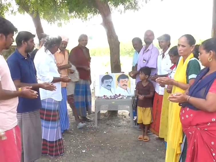 Vijayakanth Death Narikkuravar People Tribute to Vijayakanth in Ramanathapuram - TNN Vijayakanth Death: “எம்.ஜி.ஆர், ஜெயலலிதா போன்று விஜயகாந்தின் பெயரும் வளர்ந்து நிற்கும்” - விஜயகாந்திற்கு நரிக்குறவர் மக்கள் புகழஞ்சலி.!
