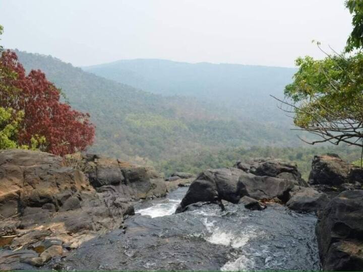 ग्रामीणों की मांग है कि यहां एक स्थायी पुल बनाया जाए ताकि यहां पहुचने वाले पर्यटकों की संख्या में इजाफा होने से स्थानीय लोगों को रोजगार भी मिल सके.