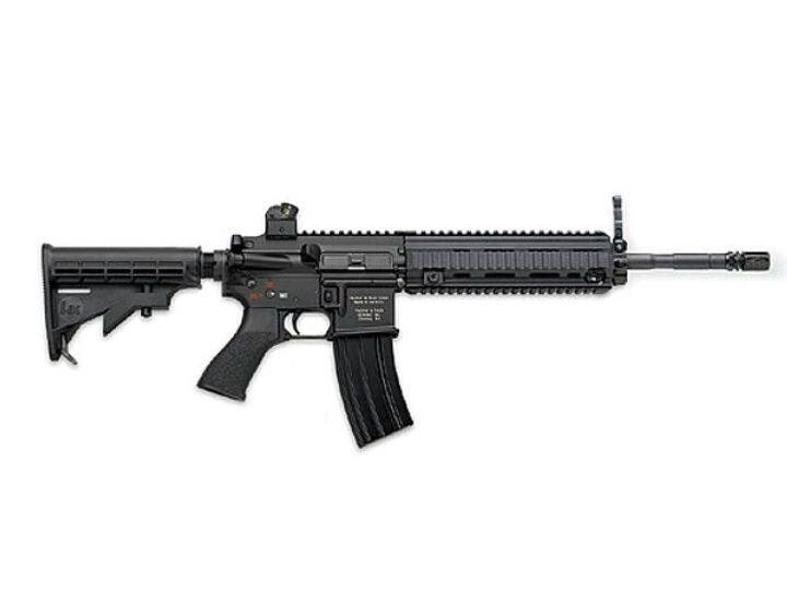 कलर एंड कोच MP5 सब मशीन गन है. यह दुनिया की सबसे खतरनाक मशीन गन मानी जाती है. जर्मन मेड यह बंदूक 1 मिनट में 800 से ज्यादा राउंड फायर कर सकती है. यह कितनी खतरनाक है इसका अंदाजा इस बात से लगाया जा सकता है कि इससे निकलने वाली गोलियां 400 मीटर प्रति सेकंड रफ्तार से चलती है. बता दें कि मुकेश अंबानी की सुरक्षा में लगे गार्ड भी इसी बंदूक का इस्तेमाल करते हैं
