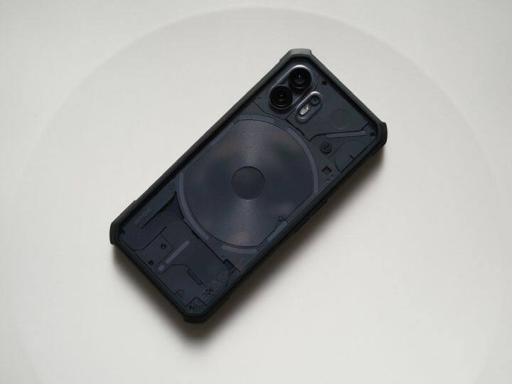 इसी तरह आप नथिंग Phone 2 के 256GB वेरिएंट को सिर्फ 34,999 रुपये में खरीद सकते हैं. इसमें आपको 50+50MP के दो कैमरा मिलते हैं.