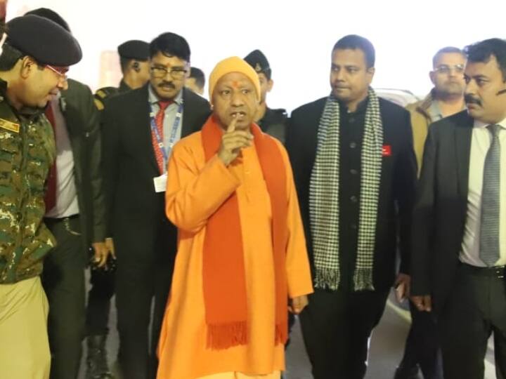 वहीं इसके पहले सरयू होटल में मुख्यमंत्री ने अधिकारियों से विस्तृत जानकारी लेते हुए आवश्यक निर्देश भी दिए