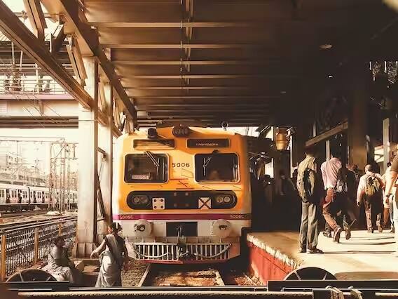 image 6ઇન્ટરવ્યુ ક્યાં અને ક્યારે યોજાશેઃ 8મી જાન્યુઆરીએ ભરતી માટે વોક ઇન ઇન્ટરવ્યુનું આયોજન કરવામાં આવશે. ઇન્ટરવ્યુ 09:30 થી 11:30 દરમિયાન યોજાશે. ઉમેદવારોએ કોન્ફરન્સ હોલ માર્ગો, માર્ગો રેલ્વે સ્ટેશન નજીક પહોંચવાનું રહેશે.