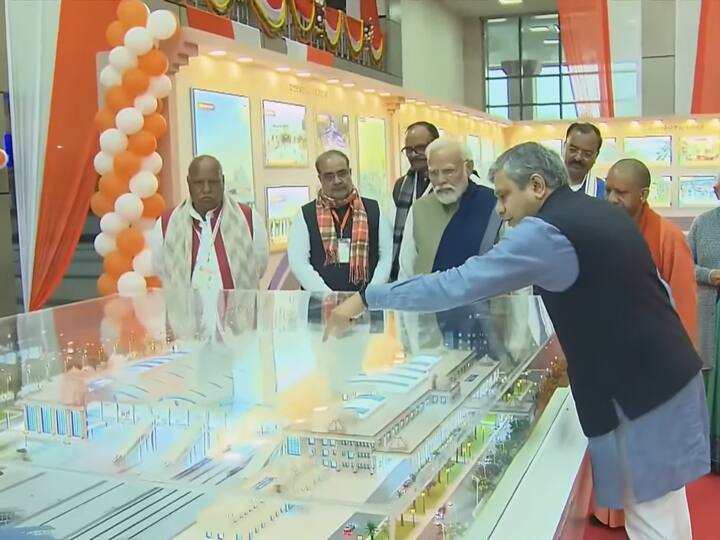 Union Railway Minister explains the development stages of the Ayodha Dham Railway Station. Developed at the cost of more than Rs 240 crore, the three-storey modern building is equipped with features like elevators, escalators, food plazas, etc. (Source: YouTube@BJP4India)