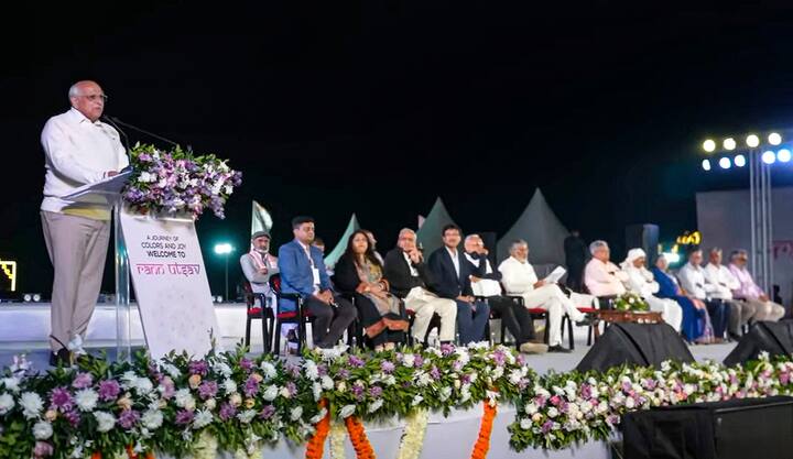 गुजरात के मुख्यमंत्री भूपेंद्र पटेल मंगलवार (26 दिसंबर) को कच्छ पहुंचे, जहां उन्होंने 266 करोड़ रुपये से ज्यादा के विभिन्न विकास कार्यों का ई-लोकार्पण और ई-शिलान्यास किया.