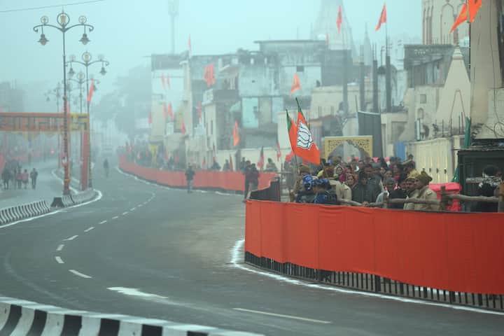 অযোধ্যা সফরে ১৫ হাজার ৭০০ কোটি টাকার প্রকল্প ঘোষণা করবেন প্রধানমন্ত্রী। এয়ারপোর্ট, রেল স্টেশনের সঙ্গেই করবেন ৬টি বন্দে ভারত, ২টি অমৃত ভারত এক্সপ্রেসের সূচনা। একটি পাবে বাংলাও।