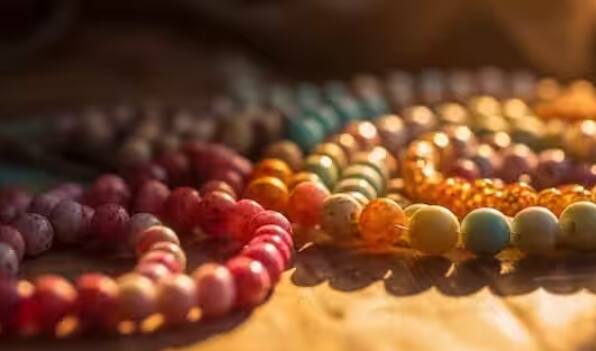 ਮੋਤੀਆਂ ਦੀ ਖੇਤੀ ਕਰਨ ਲਈ ਤੁਹਾਨੂੰ ਇੱਕ ਛੱਪੜ ਦੀ ਲੋੜ ਪਵੇਗੀ। ਤਾਲਾਬ ਦਾ ਆਕਾਰ ਲੋੜ 'ਤੇ ਨਿਰਭਰ ਕਰਦਾ ਹੈ। ਰਿਪੋਰਟ ਅਨੁਸਾਰ ਇੱਕ ਏਕੜ ਵਿੱਚ ਮੋਤੀਆਂ ਦੀ ਕਾਸ਼ਤ ਲਈ ਲਗਭਗ 2000 ਵਰਗ ਮੀਟਰ ਦੇ ਛੱਪੜ ਦੀ ਲੋੜ ਹੁੰਦੀ ਹੈ। ਉਸ ਛੱਪੜ ਦੀ ਡੂੰਘਾਈ ਘੱਟੋ-ਘੱਟ 2 ਮੀਟਰ ਹੋਣੀ ਚਾਹੀਦੀ ਹੈ।